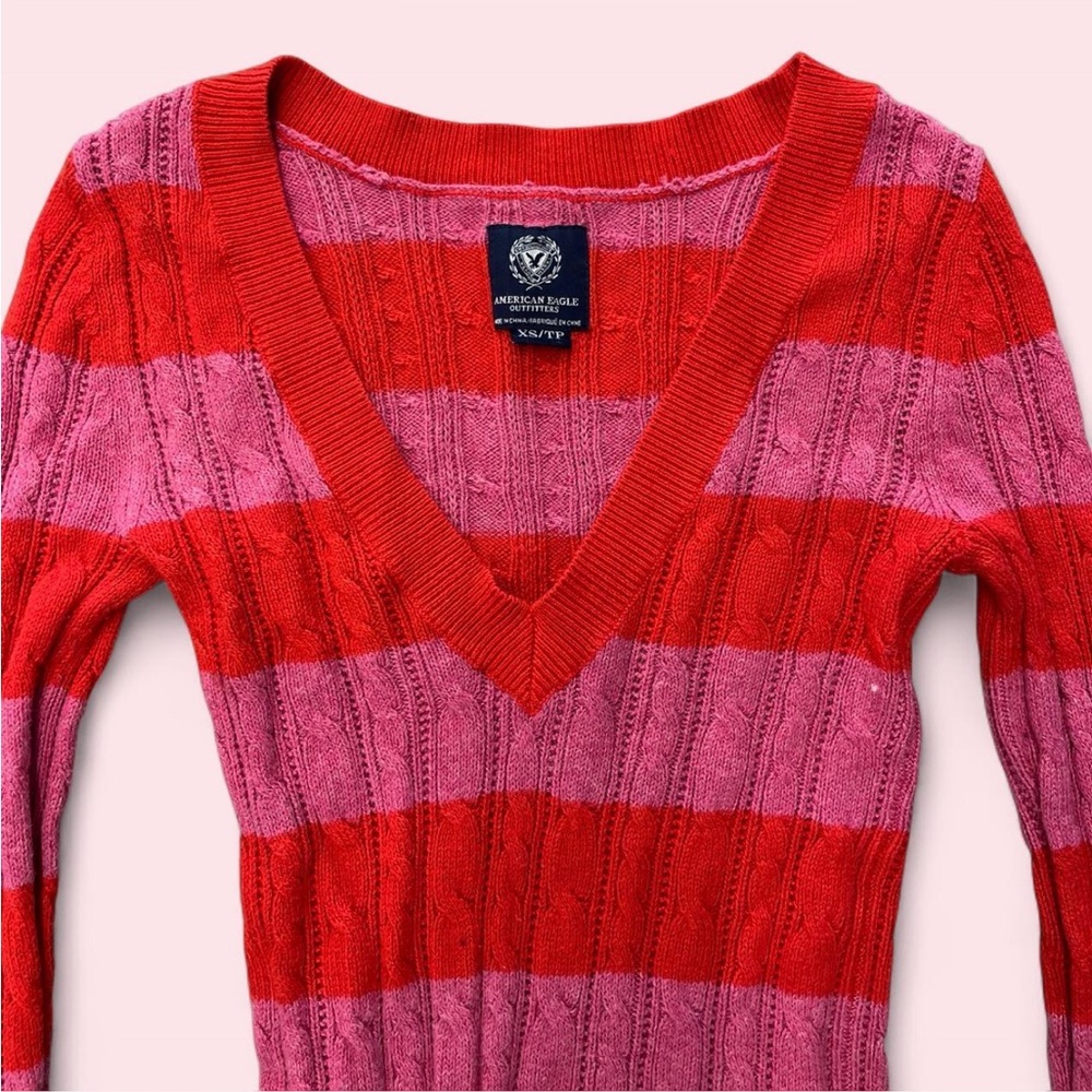 Y2K American Eagle Outfitters Red and Pink Striped V-Neck Sweater - Picture 4 of 6